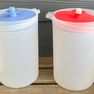 Large Tupperware Clear Juice Jug with Blue or Red Push Button Lid 1676 Pitcher