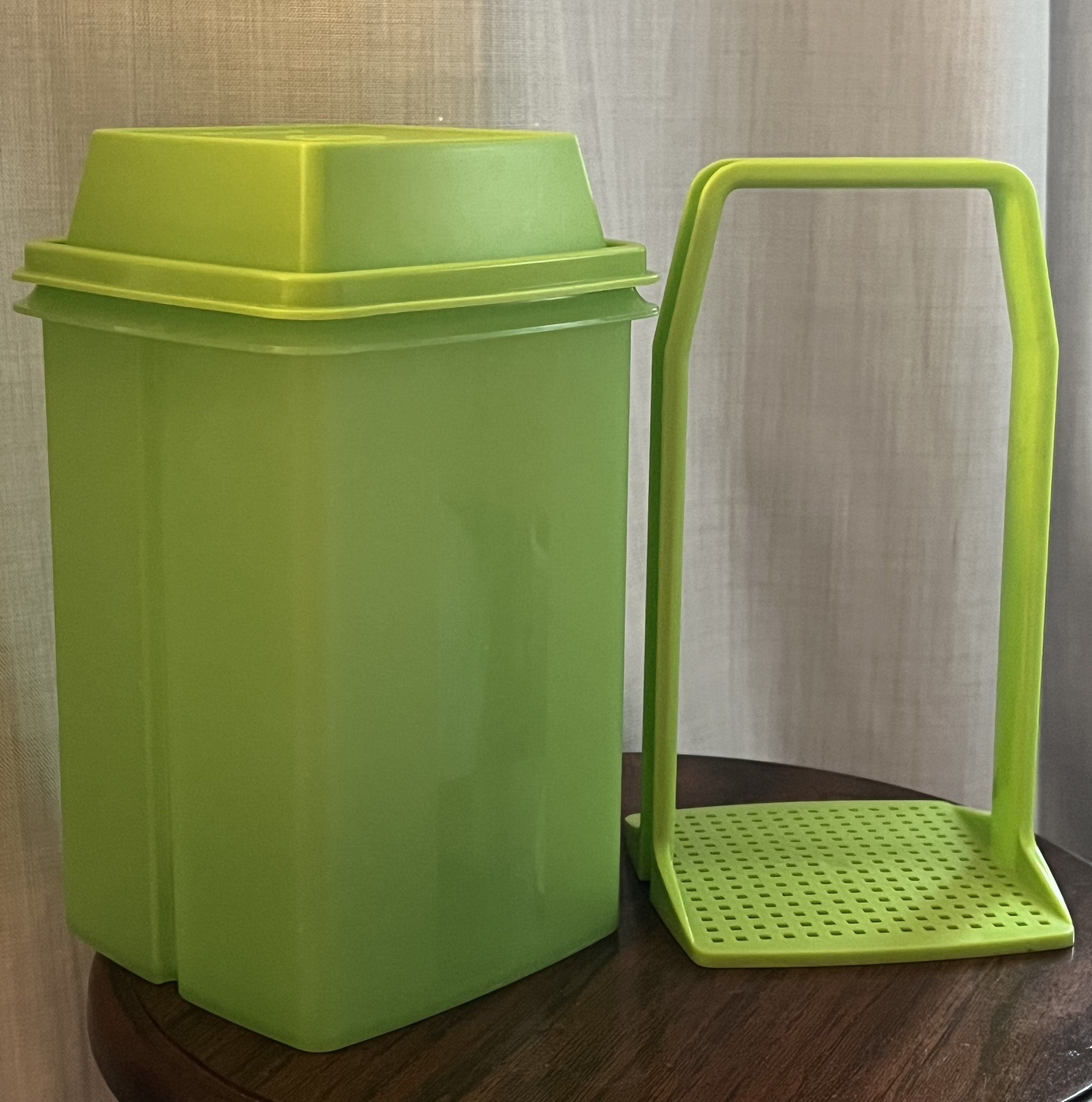 タッパーウェア　デイリーストッカー　引き出し付き デイリーストッカー （引き出しスリット付） 【 Tupperware