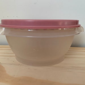 Vintage Tupperware Clear Bowl 1323-3 with Pink Lid 812-35 Servalier / Starburst Lid