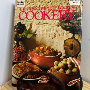 Vintage Hardcover Cookbook 1970 “The New Complete Book of Cookery” 511 Pages