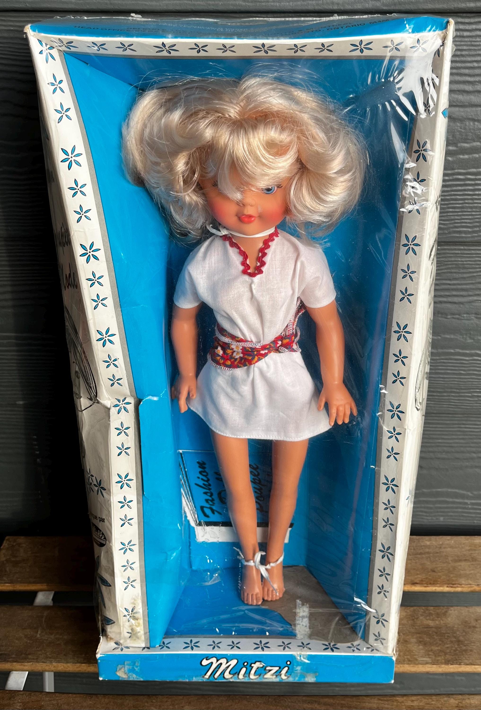 POUPÉE CORPS DUR HABILLÉE 38 cm Noémie