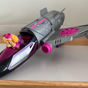 Paw Patrol The Mighty Film Verwandeln Rettungs Jet mit Skye Pup Figur Nickelodeon