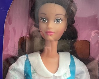 Vintage Disney Princess Belle in boerenjurk uit Belle en het Beest 11" Doll 1992 Mattel NIB NRFB Tweetalig Frans/Engels