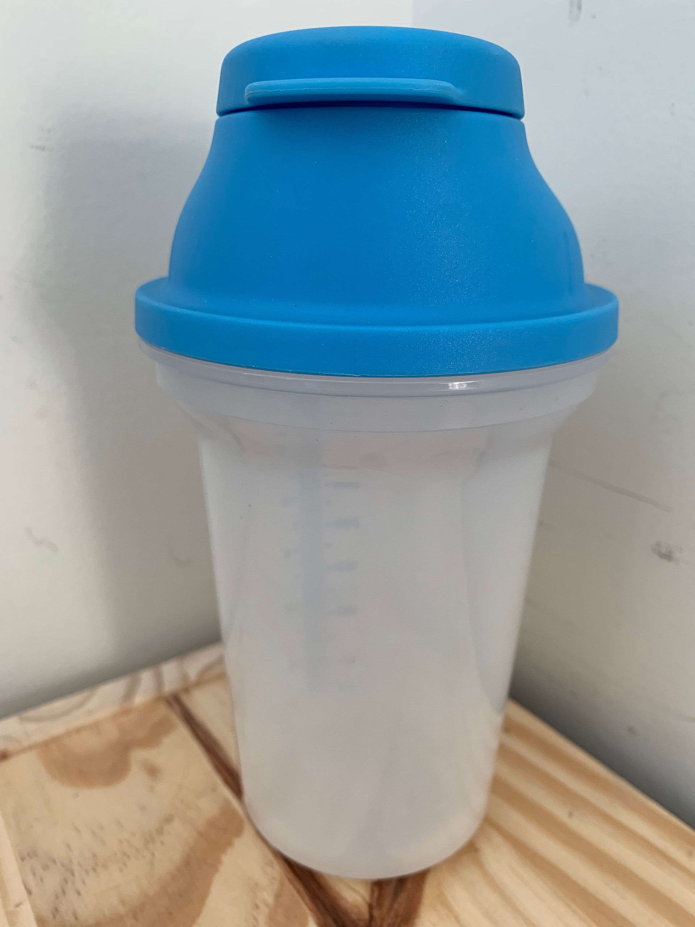 Tupperware Quick Shake & Pour With Blue Lid 15 Oz, 450 Ml, 7737A-2 /  7738A-2 Dressing Shaker 