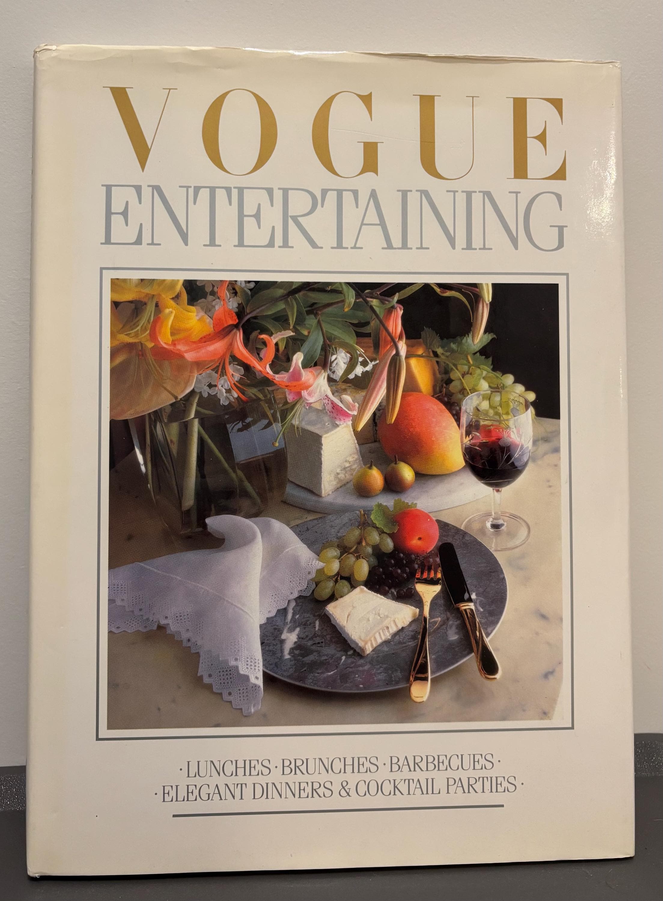 Vintage Cookbook Vogue Entertaining Hardcover 1988, 192 Pages Vintage Cookbook Vogue Entertaining Hardcover 1988, 192 Pages