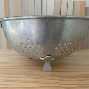 Vintage Metal aluminum Colander Footed Food Strainer Rustic Farmhouse Kitchen Decor Country Cottage Chic