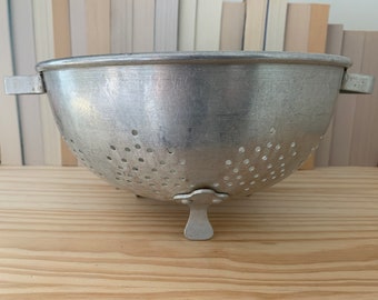 Vintage Metal aluminum Colander Footed Food Strainer Rustic Farmhouse Kitchen Decor Country Cottage Chic