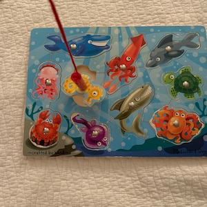 Melissa and Doug Fishing Puzzle with Magnetic Fishing Rod Kids Wood Puzzle Educational Toy Preschool Toys Games for kids