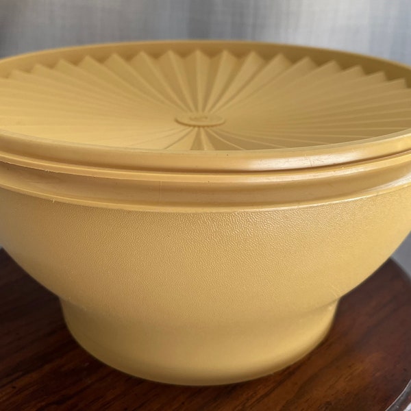 Vintage Harvest Gold Tupperware Servalier Salad Serving Bowl with Lid 880 / 881
