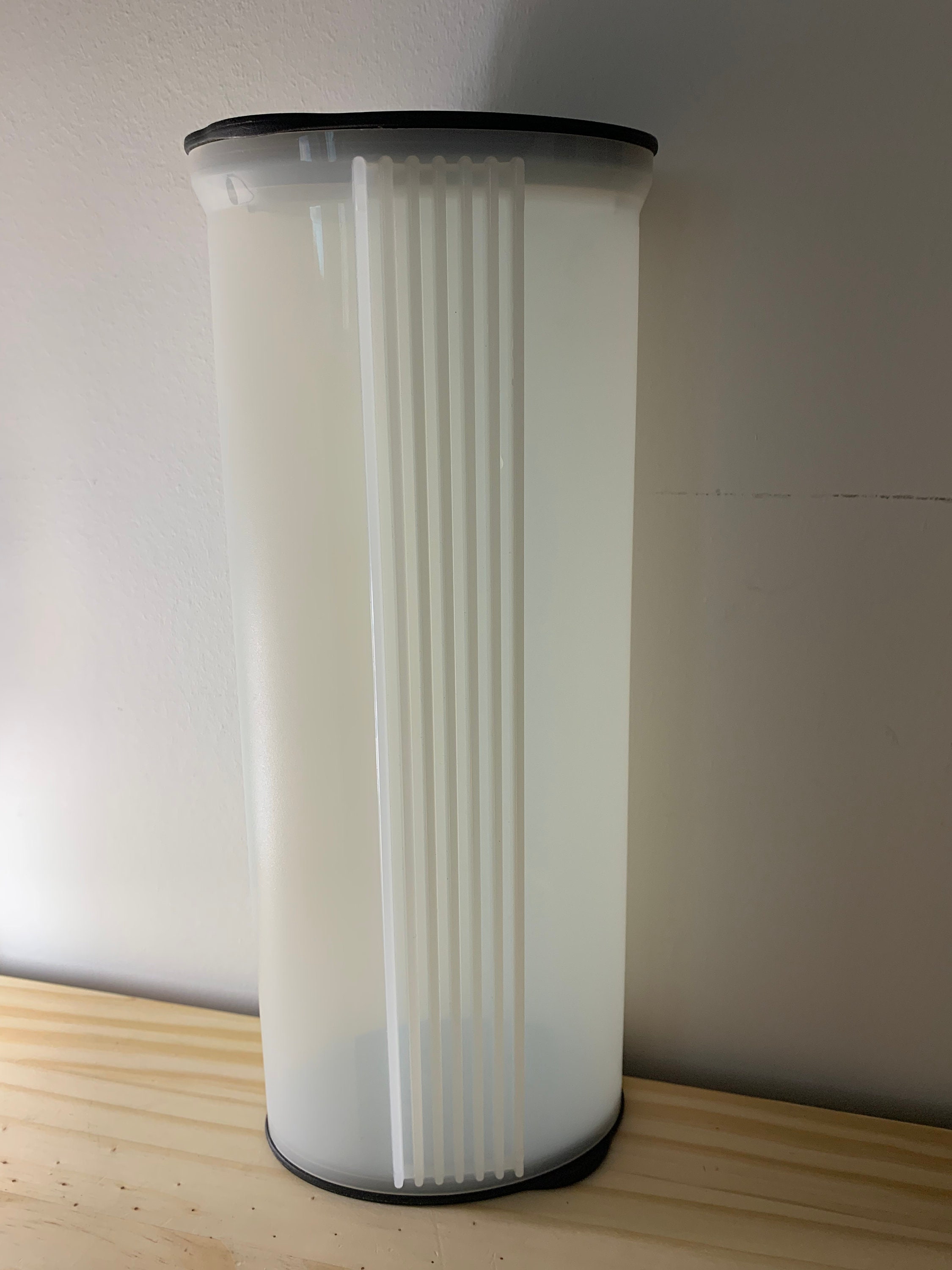 2 Boîtes Tupperware à Spaghettis Vintage – 1,1 L – Très Bon état
