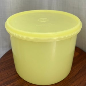 Vintage Round Yellow Tupperware Container with Lid 265 / 228