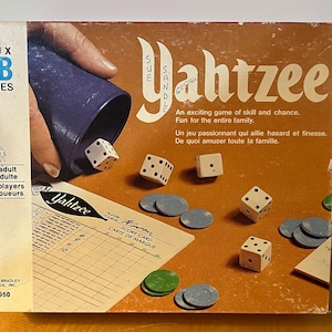 Vintage Yahtzee Game Milton Bradley Canada Inc Ages 8 to Adult. 2 to 4 Players Dice Games Family Fun Cabin activities Holiday Entertainment