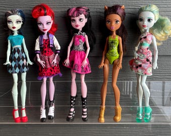 Monster High Dolls. CHOOSE From