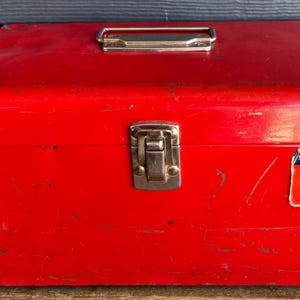 Caja de herramientas pequeña de metal rojo MasterCraft vintage