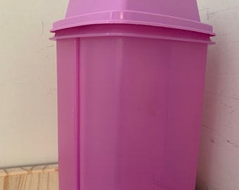 Vintage Tupperware Lila Lila Pickle Container 1560 mit passendem Deckel 1562 und Sieb 1561 Pickle keeper Pick A Deli Set