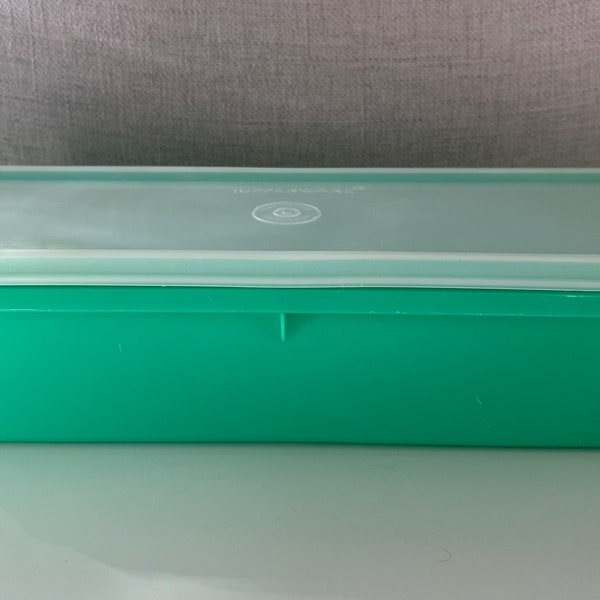 Tupperware Jadeite Green (Smaller) Vegetable Keeper 892 with clear lid 893  Veggie Crisper