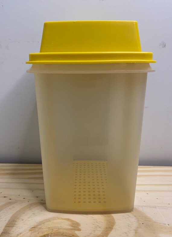 Vintage Tupperware Clear Pickle Keeper 1560 With Yellow Lid 1562