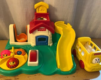 Juego de juguetes Fisher Price Roll A Round Playground & School Bus, año 1995.