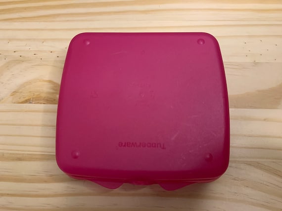 Vintage Tupperware Square Bright Pink Sandwich Keeper 8203A-2