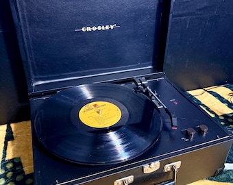 Crosley Suitcase Turntable Record Player.