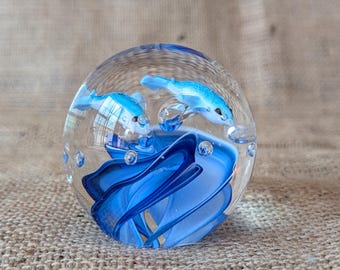 Presse-papiers bleu dauphin en verre 7 cm Ocean Wave Art décoration de bureau nautique en verre, cadeau