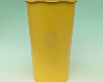 ヴィンテージイエローのタッパーウェア、レトロな蓋付き容器、2個