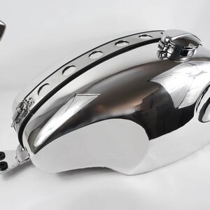 Kawasaki W650/W800 – Aluminium Tank “Thrux”