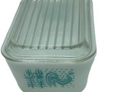 Vintage Pyrex Amish Butterprint Refridgerator frigie Lidded Jar , 1 1 2 pt , Medium Size