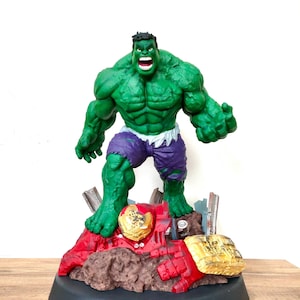 Handmade Avengers Hulk Statue: Smash Diorama Figurine