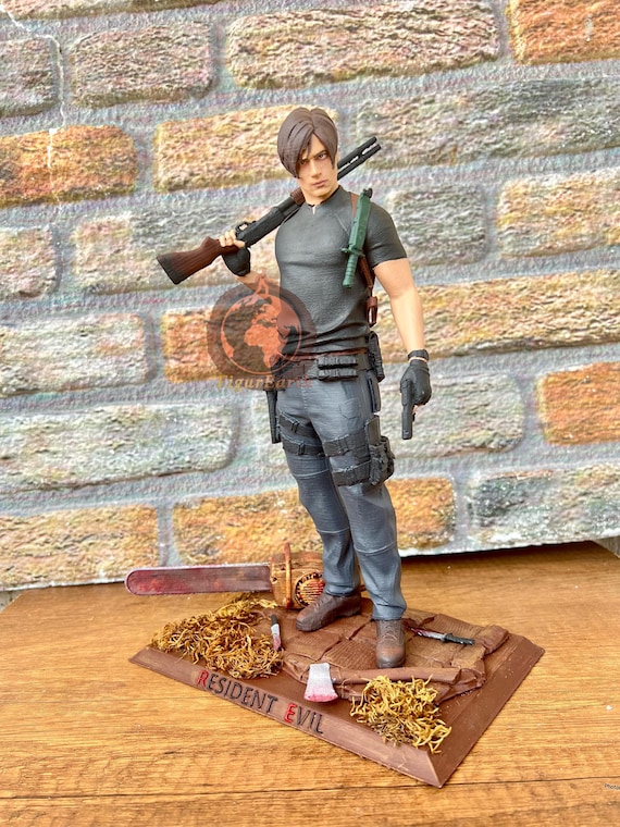 Leon Scott Kennedy Statua Da Colleione In PVC, Figura Action 33 Cm Con Base, Regalo Per Fan Videogiochi