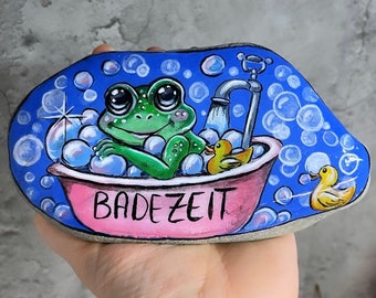 bemalter Stein, Frosch in der Badewanne, Badezimmer Dekoration, badezeit, Kunst, Acryl, Resin