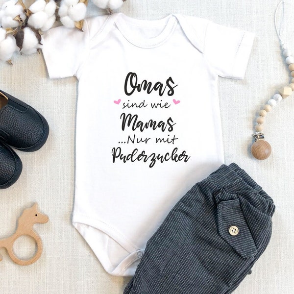 Body de bébé Les mamies sont comme les mamans - seulement avec du sucre en poudre | Body bébé avec dicton | Cadeau naissance | Cadeau de baptême | Proverbes sur les bodys pour bébé