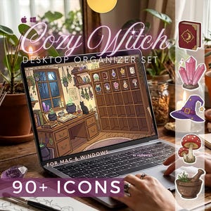 Könnte beinhalten: Ein Laptop zeigt ein "Cozy Witch Desktop Organizer Set" mit über 90 Icons. Der Bildschirm zeigt eine Hexen-Schreibtisch-Szene mit einer schwarzen Katze, Büchern und Tränken. Aufkleber von Kristallen, einem Hexenhut, Pilzen und einem Mörser sind ebenfalls zu sehen.