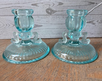 Vintage Fenton Aqua dubbele dolfijn kandelaars | Art Deco geperst glas, paar