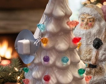 Weisser Keramik beleuchteter Tannenbaum