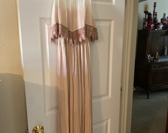 Blush cream maxi dress med