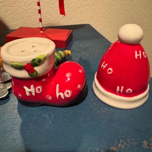 christmas salt and pepper shaker boot and hat