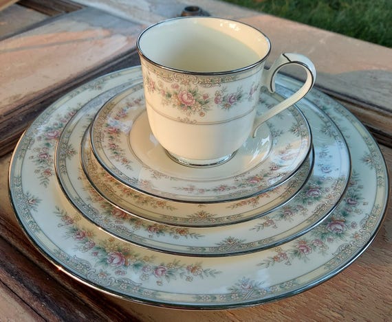 Noritake Bone China Dinnerware Set: Shenandoah 9729