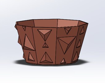 Könnte beinhalten: Ein brauner geometrischer Pflanztopf mit einem dreieckigen Muster. Der Topf ist aus einem strukturierten Material gefertigt und hat eine breite, offene Oberseite.