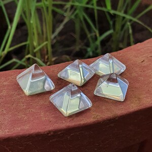 Crystal pyramid , crystals , healing gemstones , crystal healing pyramid , quartz pyramid , home decor crystal , crystal gift, clear quartz