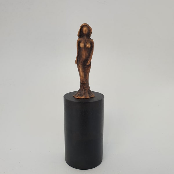 Titel: "Lady",  Bronzefigur, Bronzeplastik, Zeitgenössische Kunst, Bronzekunst, Frau, Skulptur, Bronze