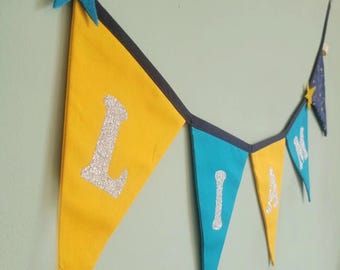 Customizable pennant garland for children