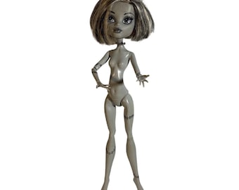 Monster High Frankie Stein Skull Shores Black & White Beach Doll READ