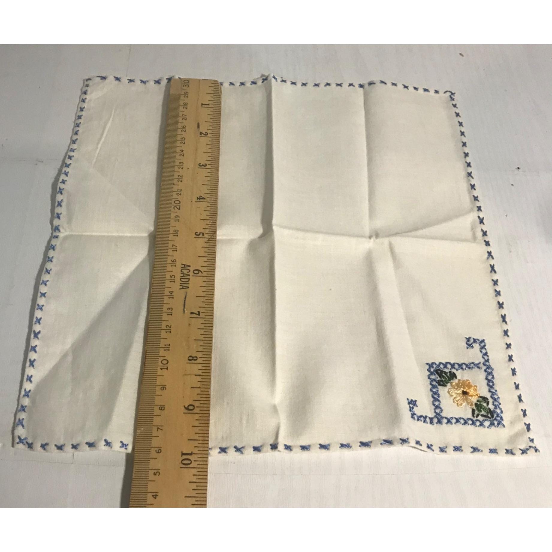 リネンハンカチ、手刺繍、ブルーのクロスステッチボーダー、花柄