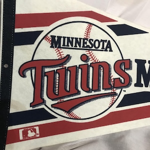 Vintage 1980 Minnesota Twins MLB Felt Pennant 30 x 12 Mancave Baseball