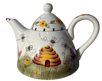 蜂と花のデザインが施されたCheri Laneのセラミックティーポット