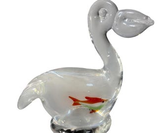 Figura de pelícano de cristal con pez en el vientre, única, costera y original, pisapapeles de 11,4 cm (4,5 pulgadas).