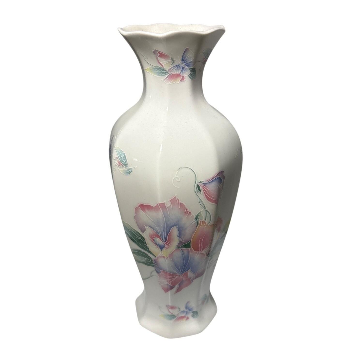 Aynsley 花柄フラワーベース Aynsley Vase Bone China Little Sweetheart Floral Scalloped Edge