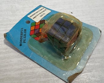 Klasyczny brelok do kluczy z lat 80. z kostką Rubika Puzzler w oryginalnym, zapieczętowanym opakowaniu