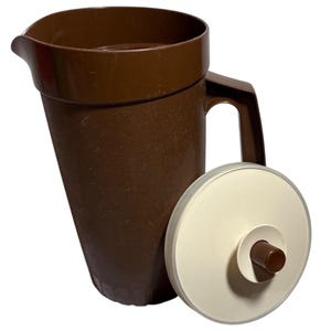 Brocca in plastica marrone Tupperware vintage con coperchio a pulsante 874 1 quarto